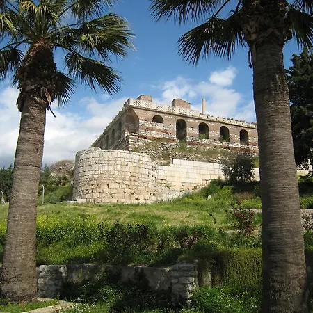 St John's House * סלצ'וק