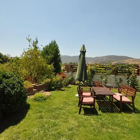 St John's House Вилла *